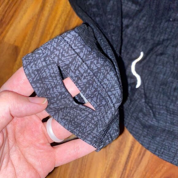 Prana Gray and Black Patterned Long Sleeve Active Top Womens Size Small - Picture 3 of 7